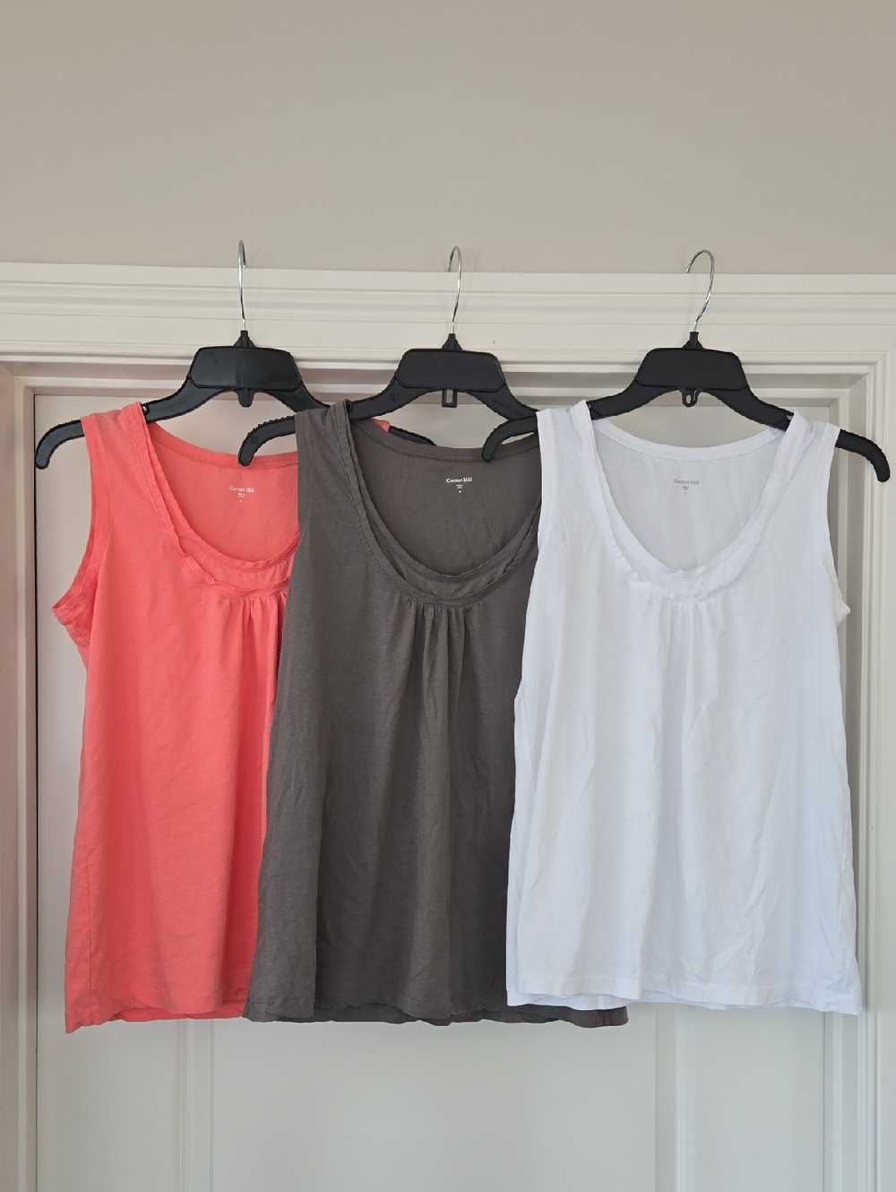 Garnet Hill: Bundle of 3 Sleeveless Scoop Neck Women’s Tank Top - Classic Casual